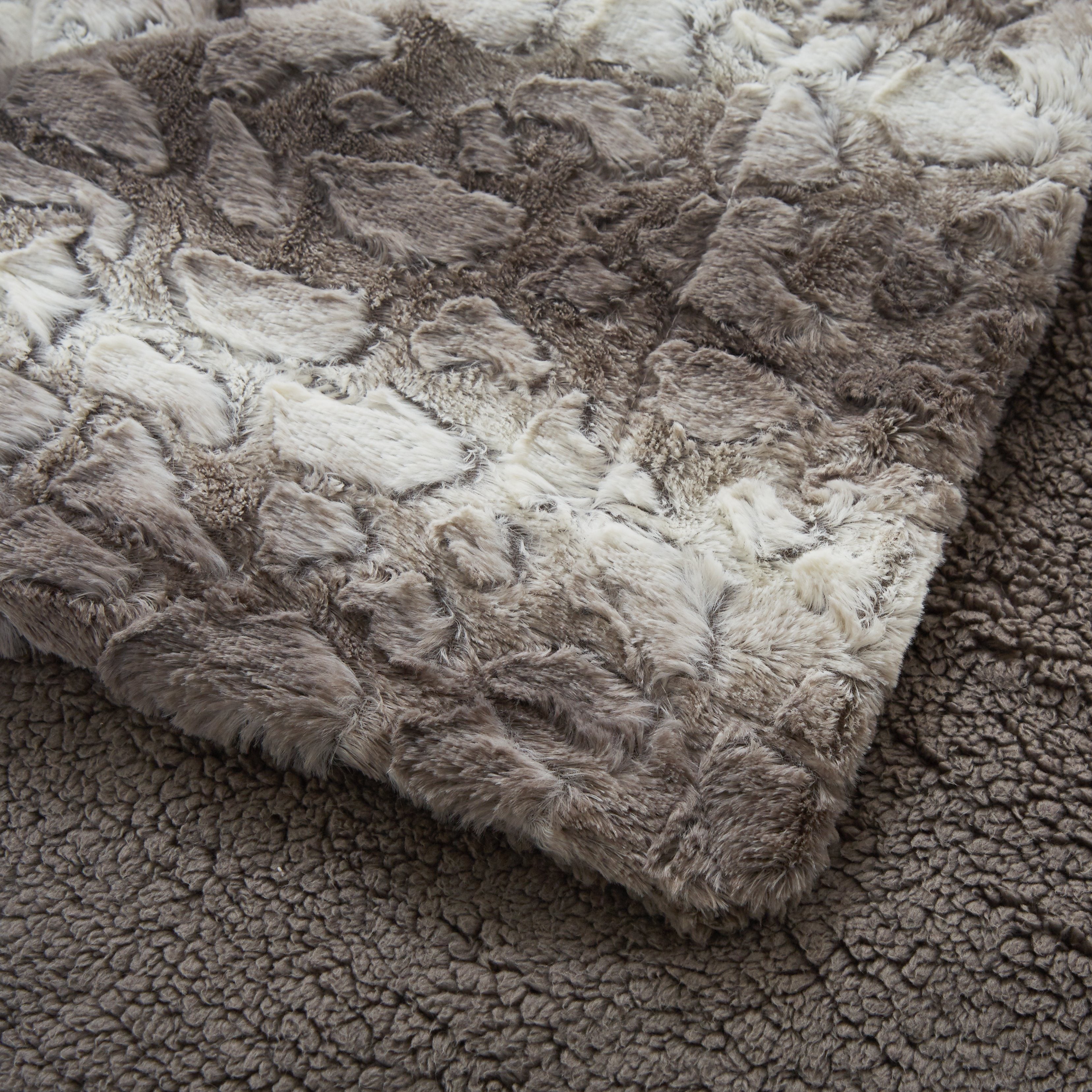 Silver Snow Giraffe Faux Fur Throw Blanket