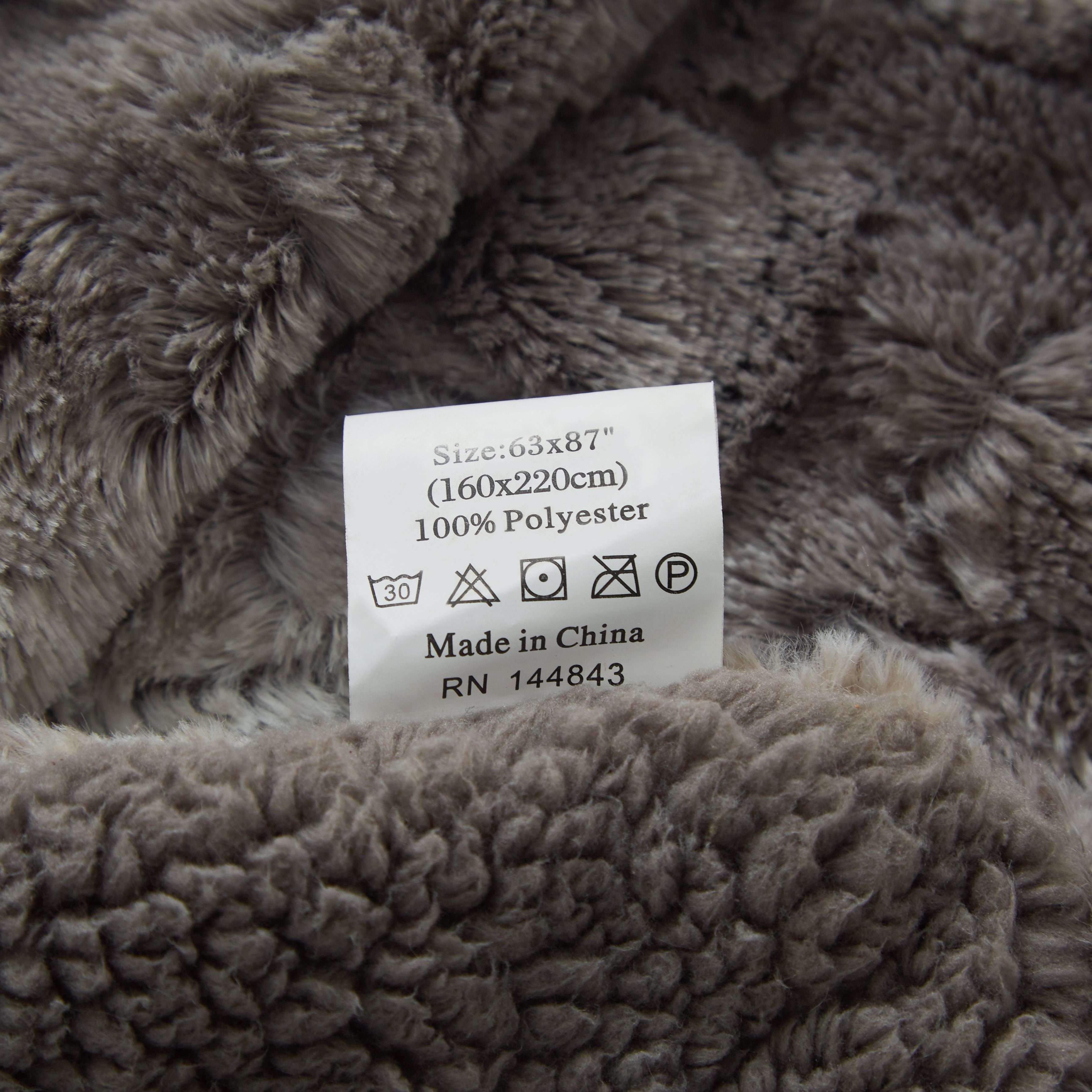 Silver Snow Giraffe Faux Fur Throw Blanket